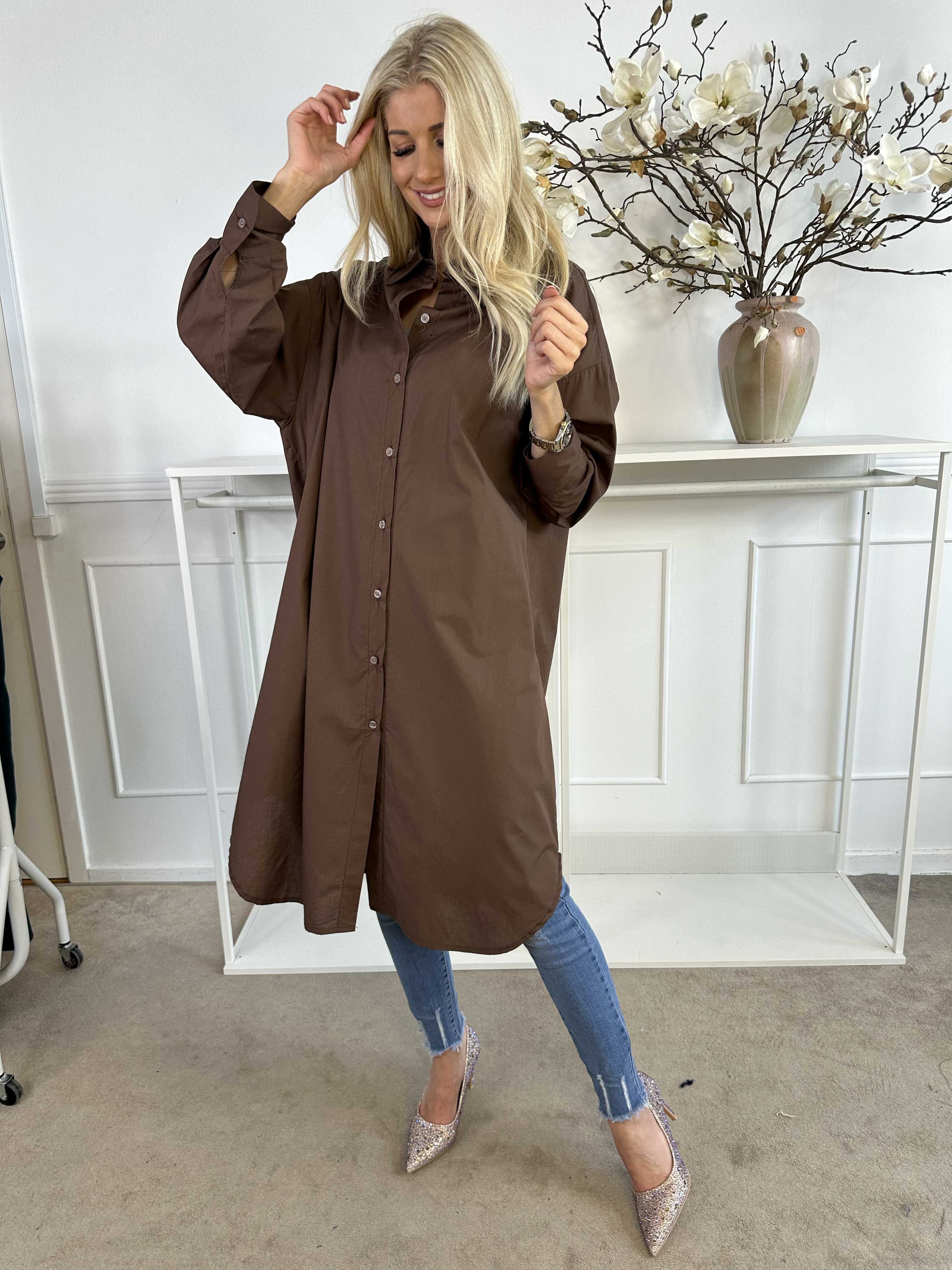 Ceylan - Lång enfärgad skjortklänning i bomull